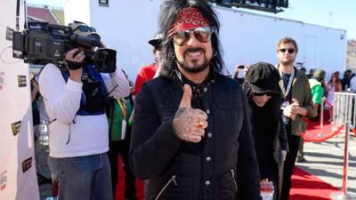 Twitter User’s Reply To Nikki Sixx About Motley Crue Using Backing Tracks Is Hilarious And True