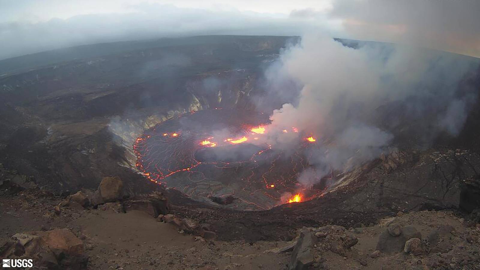 Kilauea volcano Stunning photos capture eruption on Hawaii’s Big