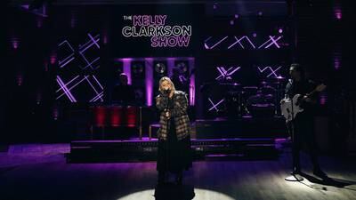 Kelly Clarkson "Can't Stop" covering Red Hot Chili Peppers